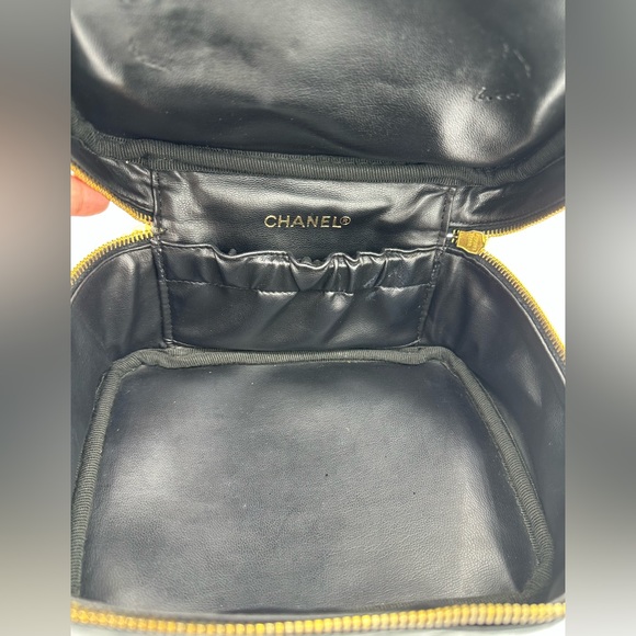 CHANEL Black Patent Leather Vanity Pouch with chain - Picture 8 of 8